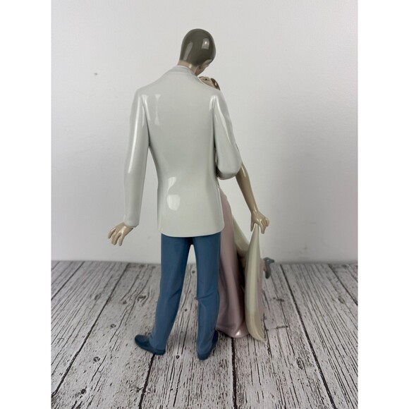 Lladro #06475 Happy Anniversary Couple Dancing - Picture 9 of 15